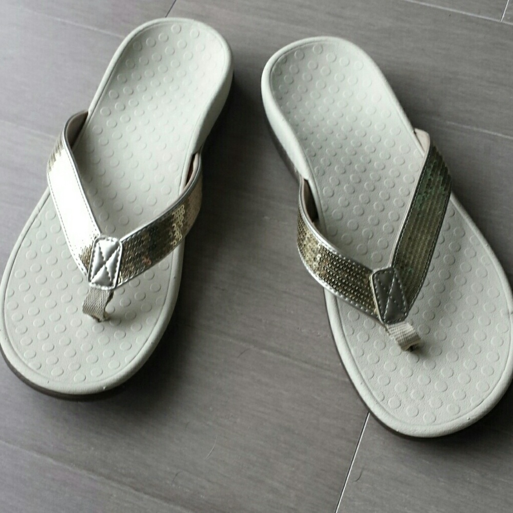Vionic NWOT women's gold sandals